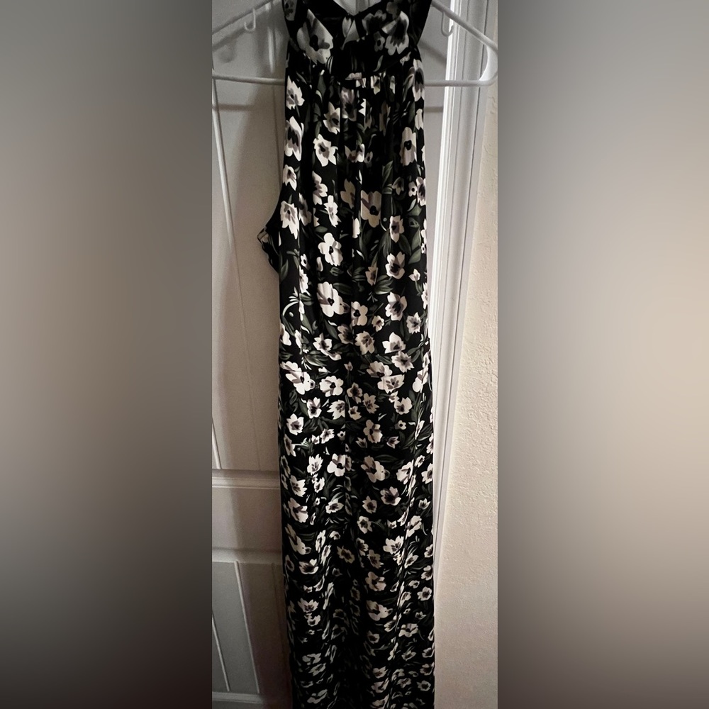 Bebe floral print dress. Size 16 (New no tag)